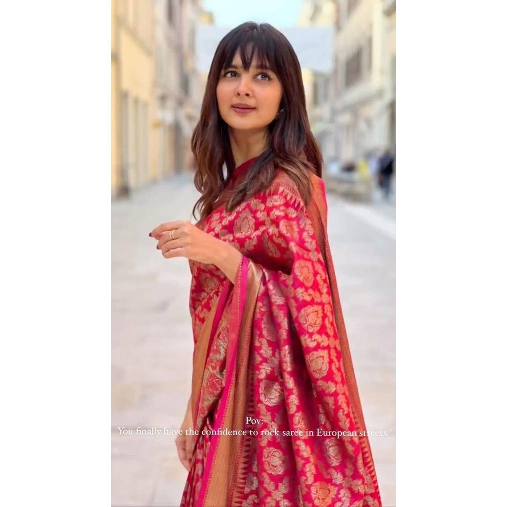 This beautiful saree is elegantly decorated with gorgeous Solid Jacquard weave that gives a perfect look to the outfit.