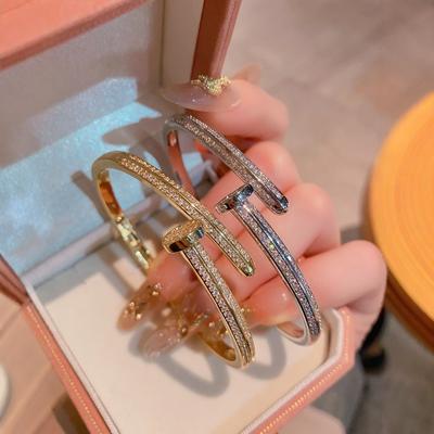 Armreif mit Diamantnägeln Offener Armreif Premium-Textur Damen Exquisiter Vielseitiger Schmuck