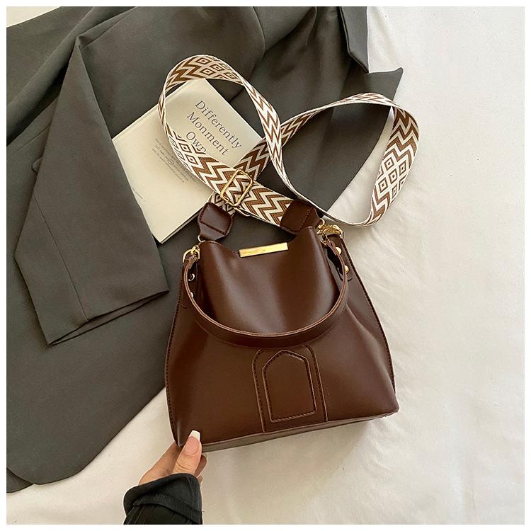 Premium bag women's bag 2025 popular new trendy fashion versatile bucket bag wide shoulder strap messenger bag