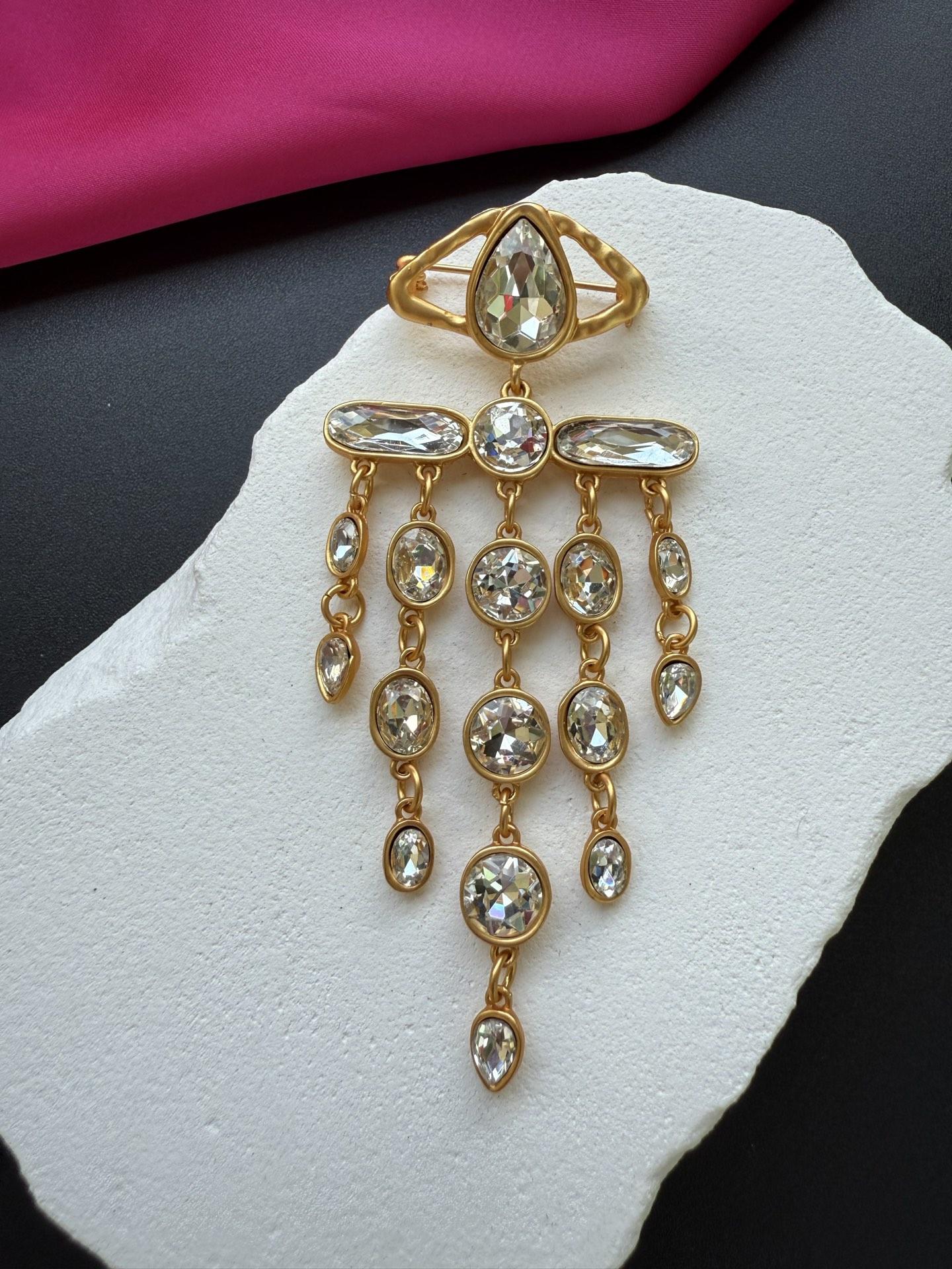 Vintage Luxurious Crystal-Inlaid Gold Tassel Brooch 24K Gold Plated золотой