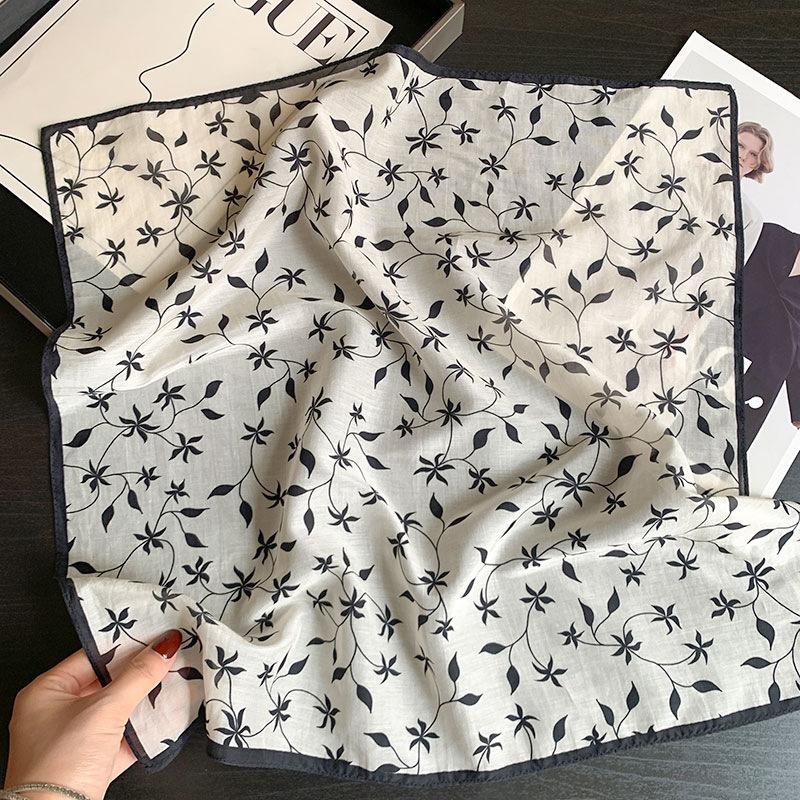 Fashionable Silk Scarf for Women, New High-end Small Square Scarf, Versatile Spring/autumn Scarf, Women's Printed Silk Scarf Accessory