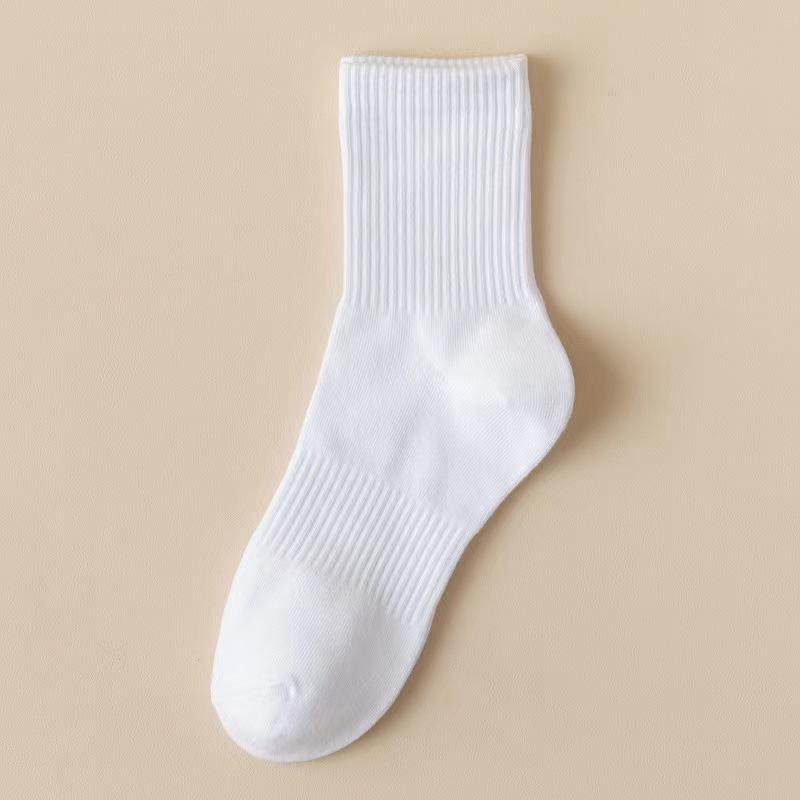Men's Solid Color Mid-tube Socks Spring and Autumn Breathable Socks Sweat-absorbent Sports Socks