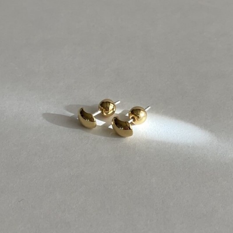 THE BORING Soy Bean Gold Earrings
