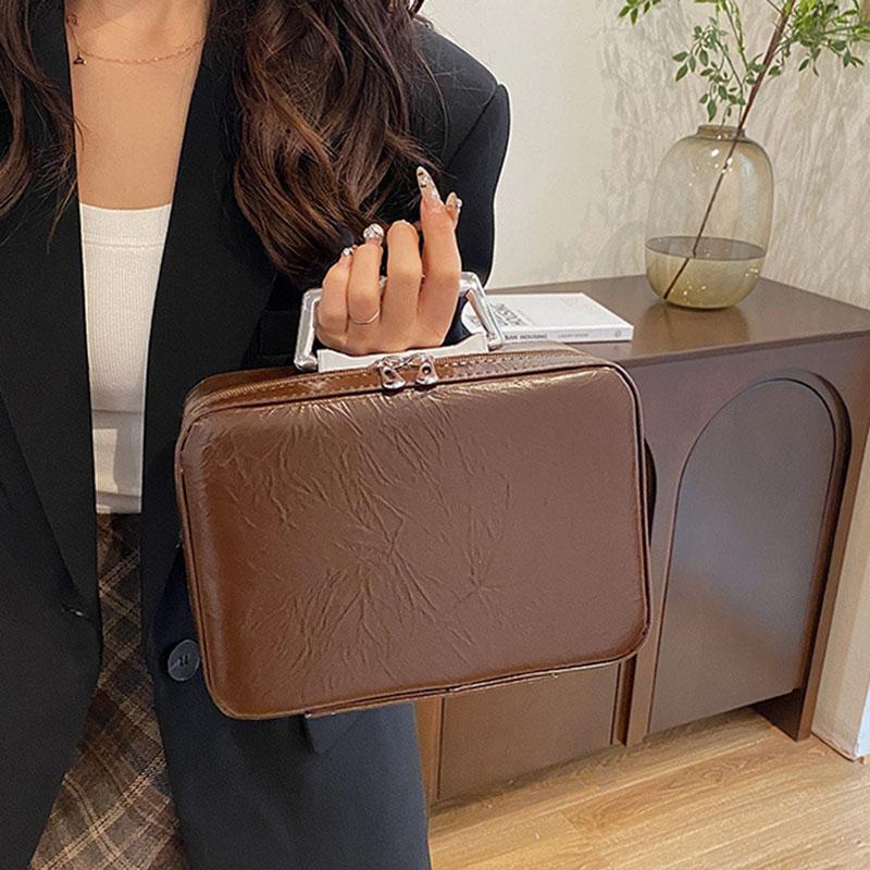 

New Women s Large Cosmetic Bags for Women Portable PU Leather Waterproof Toiletry Bag travel organizer Essentials Toiletry Bag 23x9x17cm коричневий