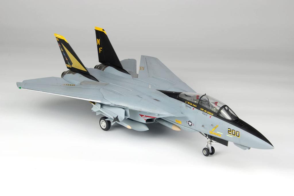 Platz/Italeri 1/48 scale US Navy F-14A Tomcat VF-21 Freelancers Atsugi Air Base Plastic Model TPA-30