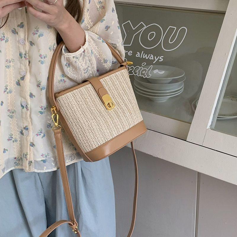 Koreanischer Ins Lässiger Gewebter Stroh Gewebter Beutel Damen Neuer Urlaubsstil Modische Handheld Crossbody Bag Eimerbeutel
