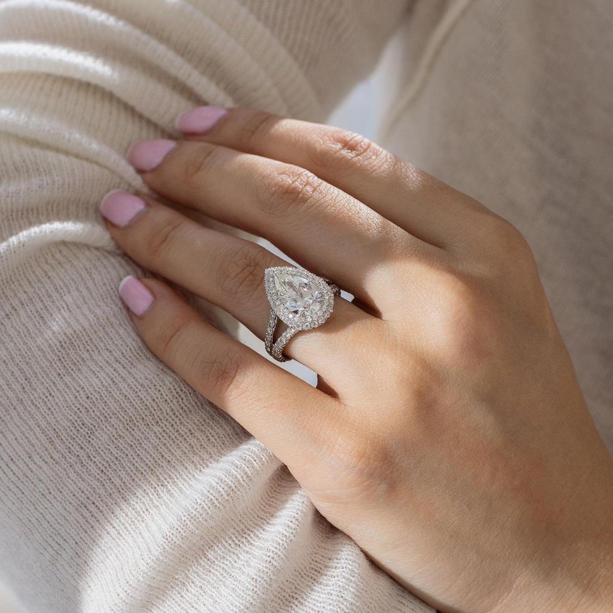 

Water Drop Zircon Ring Sparkle Pear-shaped Women s Diamond Ring Micro-set Zircon Proposal New European and American Ring 2026 no.6 платиновый