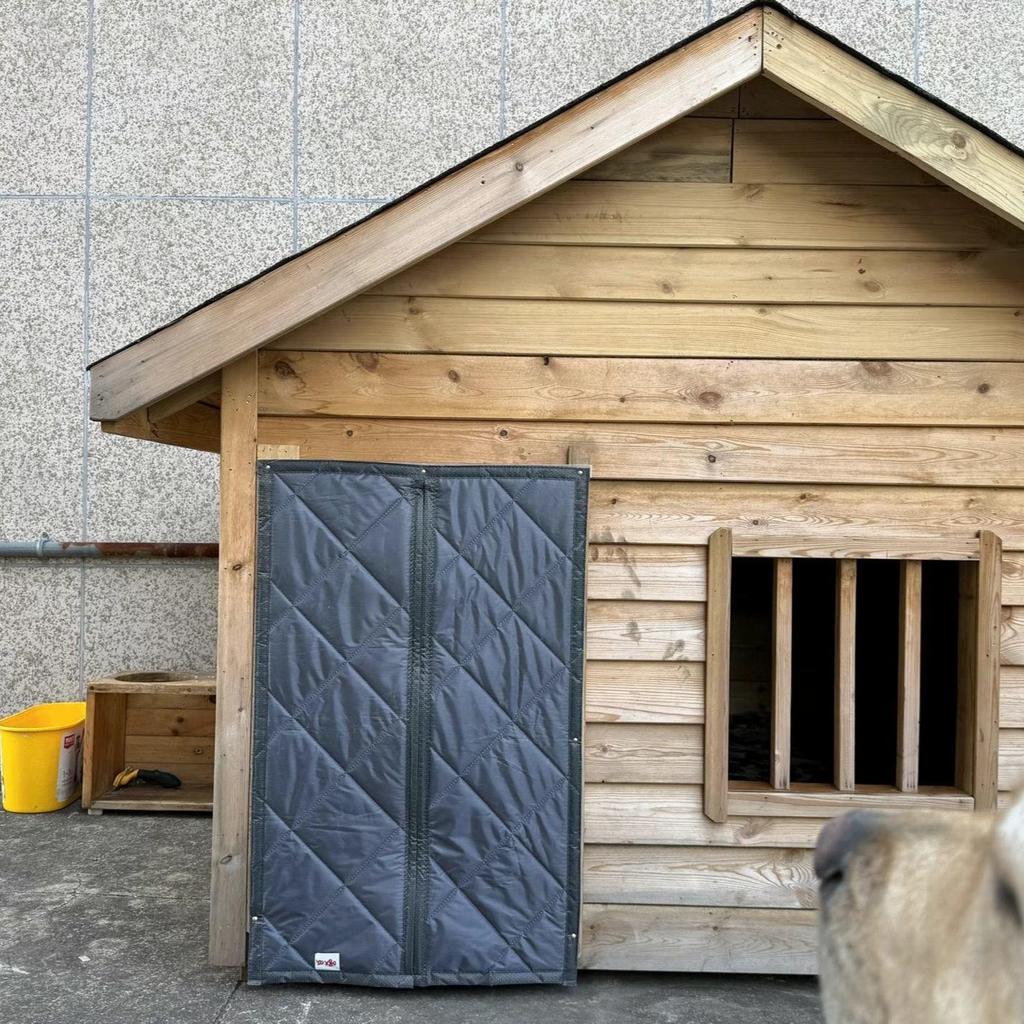 Winter Waterproof & Insulated Pet Door Curtain: Large Dog Kennel & Cat Nest