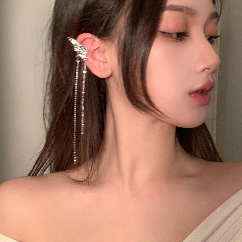 Simple Butterfly Ear Hanging Women'S Ear Clips Without Ear Piercings, High-End Niche Earbone Clips, Earrings, Long Fringed Elf Earrings, Tide