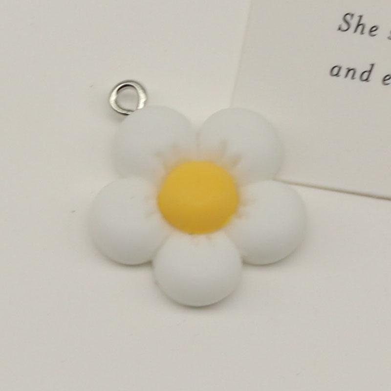 Vibrant Resin Sunflower 5-Petal Pendant Keychain – DIY Flower Jewelry Accessory