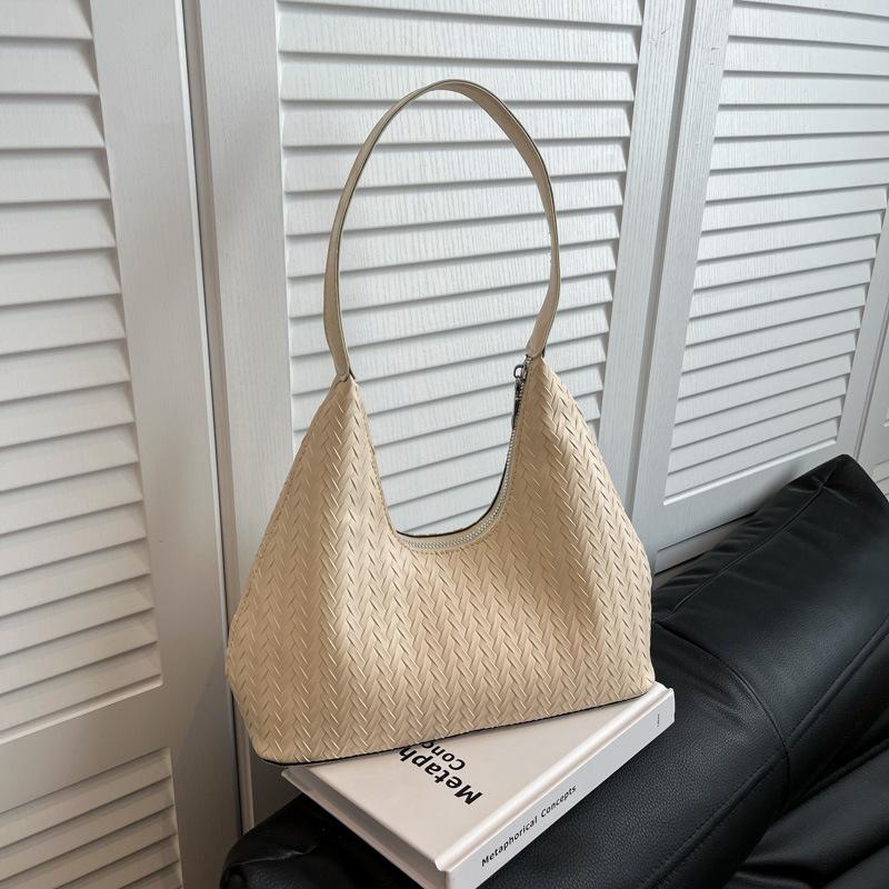 

New shoulder crossbody holiday travel large capacity dumpling bag 2025 summer women s retro bag woven bag