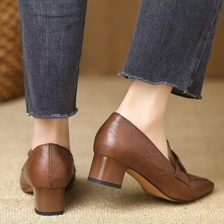 Thick heel pointed head deep mouth single shoes women's 2025 autumn new comfortable soft leather medium heel small leather shoes fashionable versatil