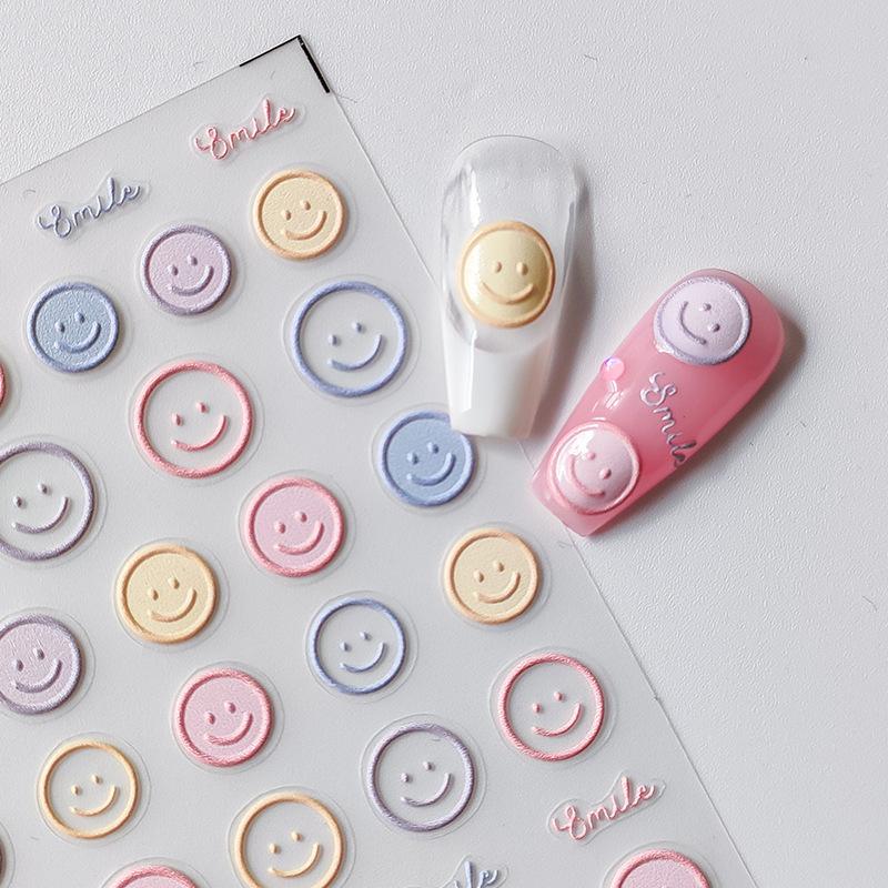 1 SZT. 5D Kawaii Wytłaczane Wykwintne Naklejki na Paznokcie z Uśmiechniętą Twarzą Japońskie Żelowe Makaroniki Nail Art Samoprzylepne DIY Ozdoby do Paznokci