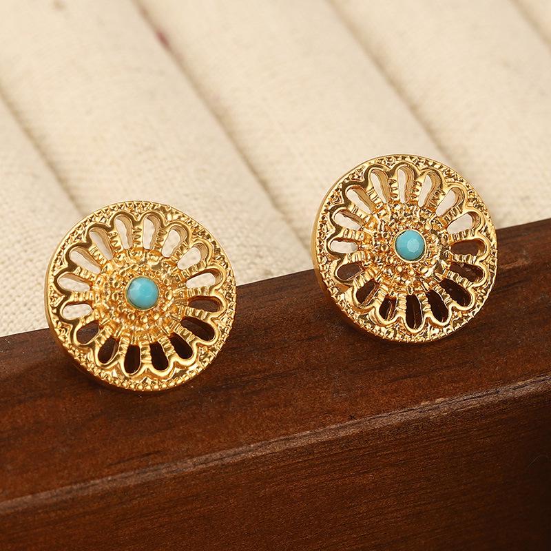 

Retro Lichen Flower Stud Earrings: Minimalist High-End Hollow Design for Women.