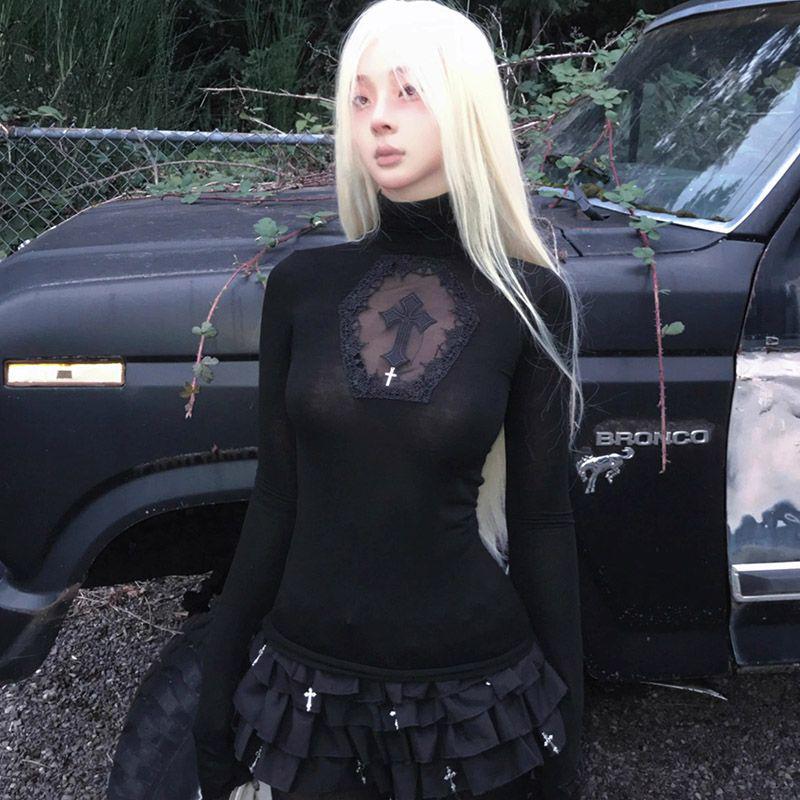 

Женский топ в темном стиле с высоким воротником и вырезами, с длинными рукавами Medium чёрный