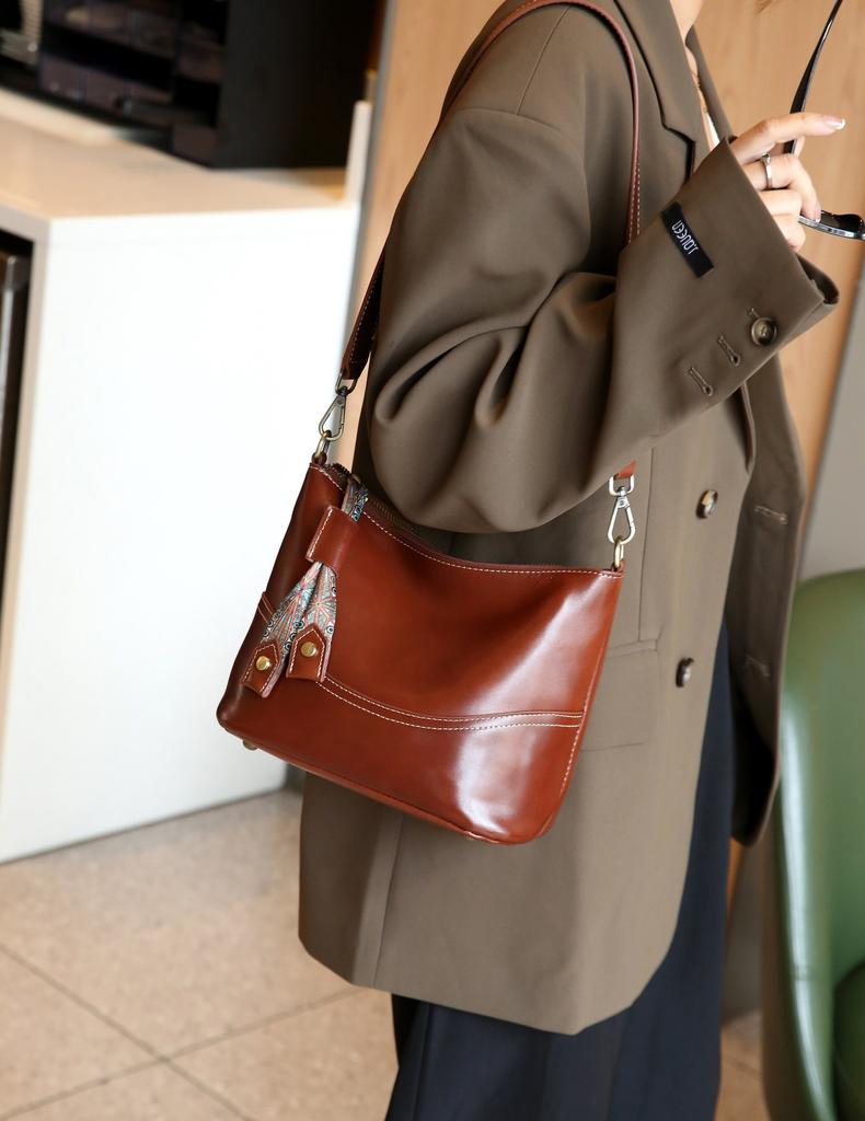 Damentasche aus pflanzlich gegerbtem erstschichtigem Rindsleder, Schulter-Damentasche, modische praktische Eimertasche mit mehreren Fächern und großem Fassungsvermögen