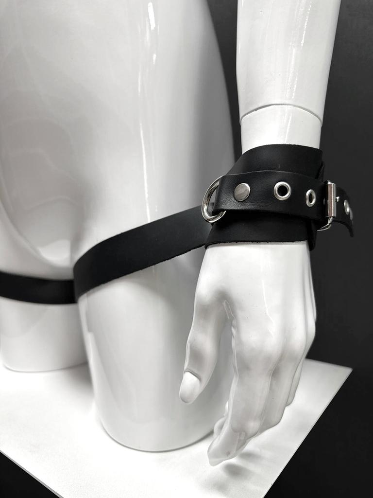 Handcuffs and Thigh Cuffs with Chain Half Rings Leder 2015