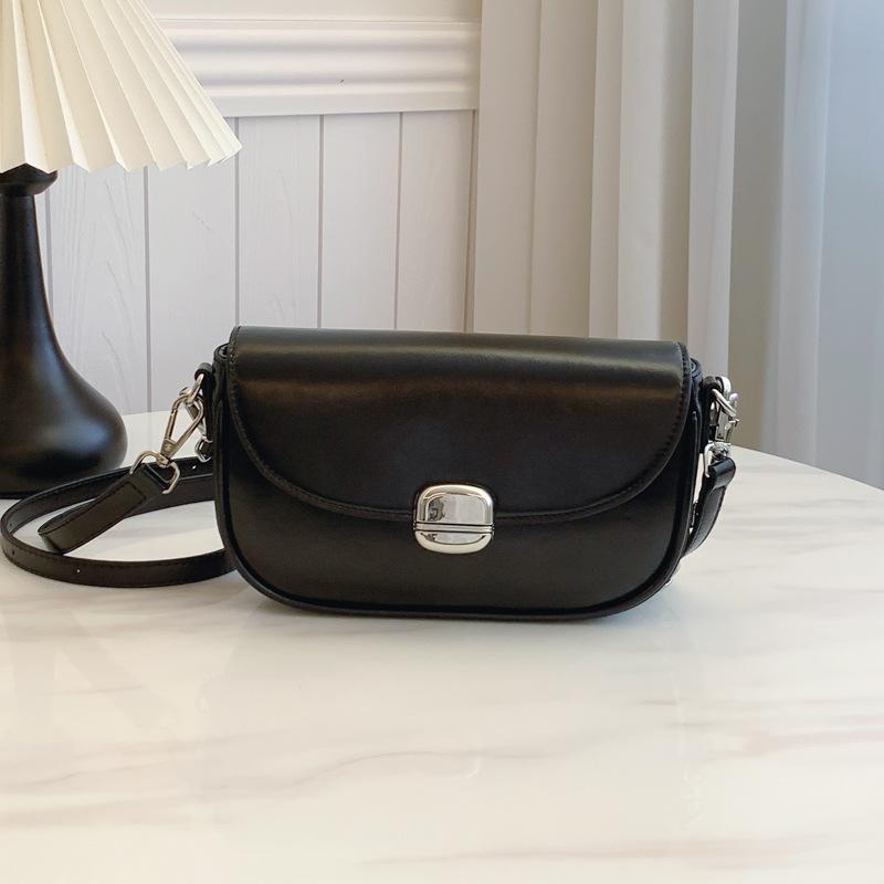 

Внешняя одинарная маленькая сумка женская осенне-зимняя ретро универсальная 2024 новая модная сумка через плечо с текстурой рабочая сумка-седло чёрный