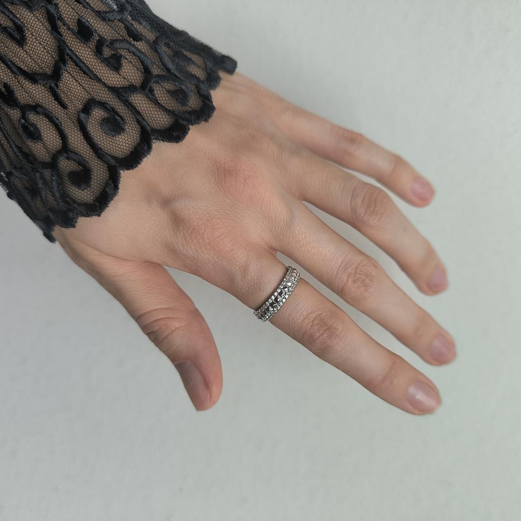 Серебряное кольцо с фианитами, вес изделия 2,81 гр (2197775)