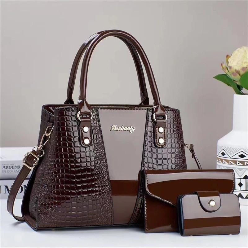 New 2026 Embossed Crocodile Pattern Women's Bag Feeling Large Capacity Shoulder Crossbody Portable Mother Bag