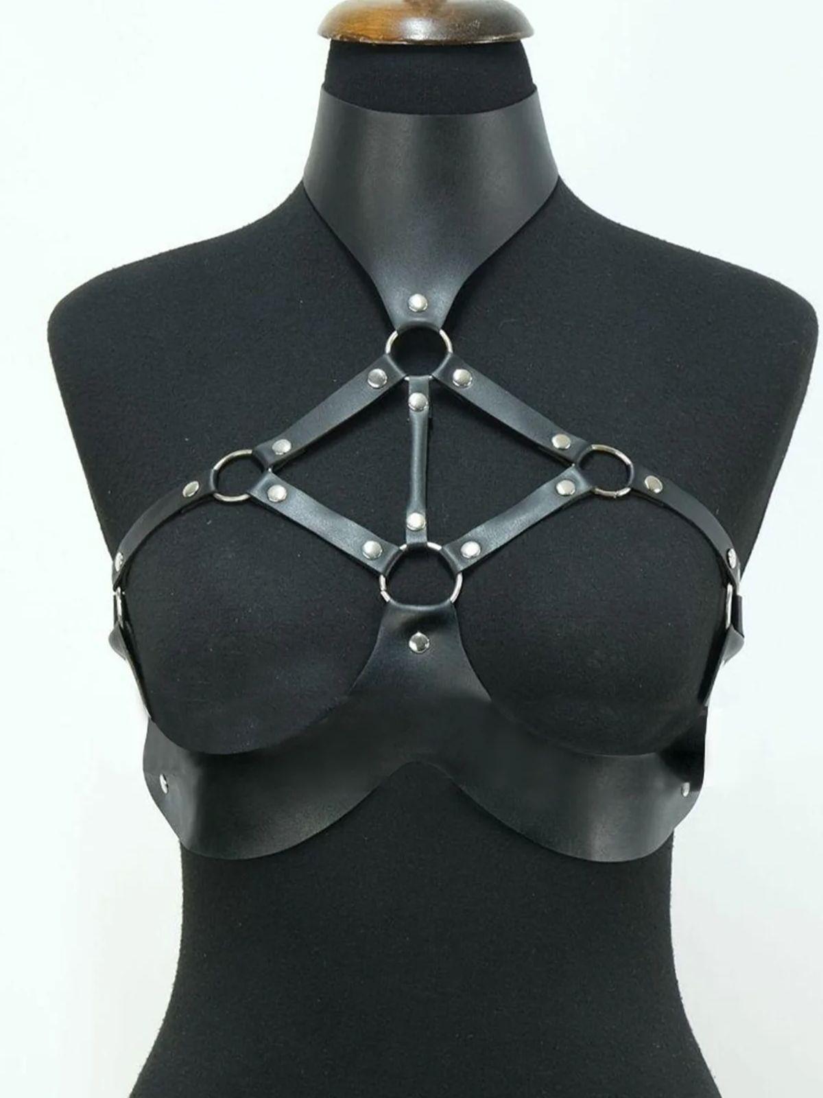 

1 шт. Расширенный воротник интегрирован с грудной шлейкой в виде клетки, которая регулируется для женщин. Он отличается стильным панком чёрный