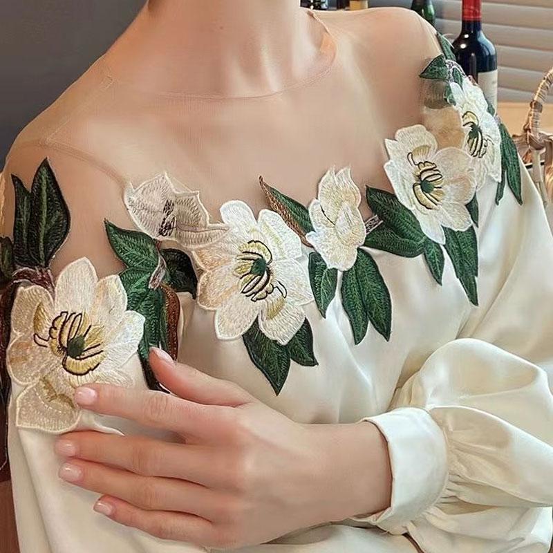 Spring Autumn Elegant Hollow Out Shirt Fashion Floral Patch Designs Women's Clothing O-Neck Loose Commute Long Sleeve Blouse New