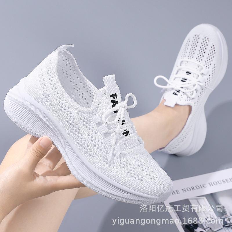 Old ******* cloth shoes mother shoes ****** and autumn breathable single shoes non-slip s**t-soled elderly shoes women's casual old walking shoes