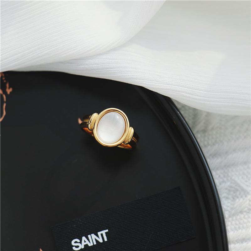 INS Style Oval Roman Arc White Shell Mother-of-Pearl Ring - 18K Gold-Plated Retro Titanium Steel