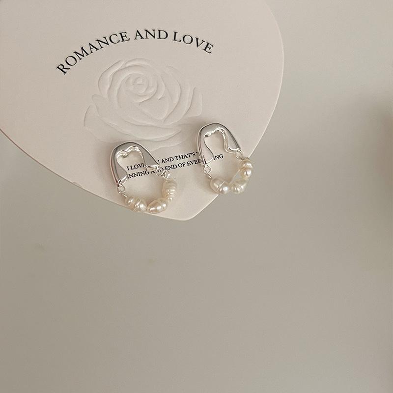 2023 Stylish Freshwater Pearl Earrings: High-End Studs for a Sophisticated Socialite Look