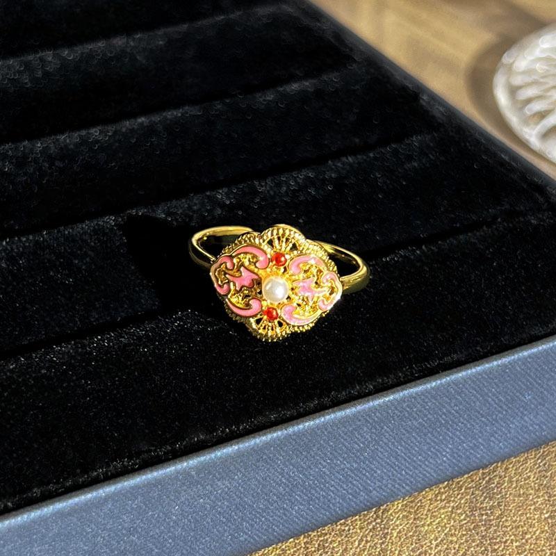 

2026 Fendai Butterfly Shadow Early Spring Atmosphere Feeling National Style Color Opening Ring Women s Light Luxury Niche Cold Wind Retro Ring Resizable