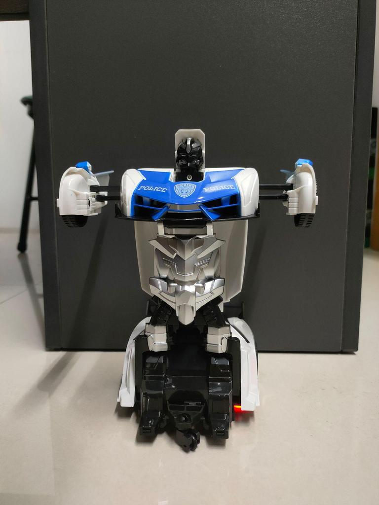 Xuezhi Shan 1023 Elektrisk 1:18 Fjernstyrt Transformerende Bilrobot - Leke for Barn