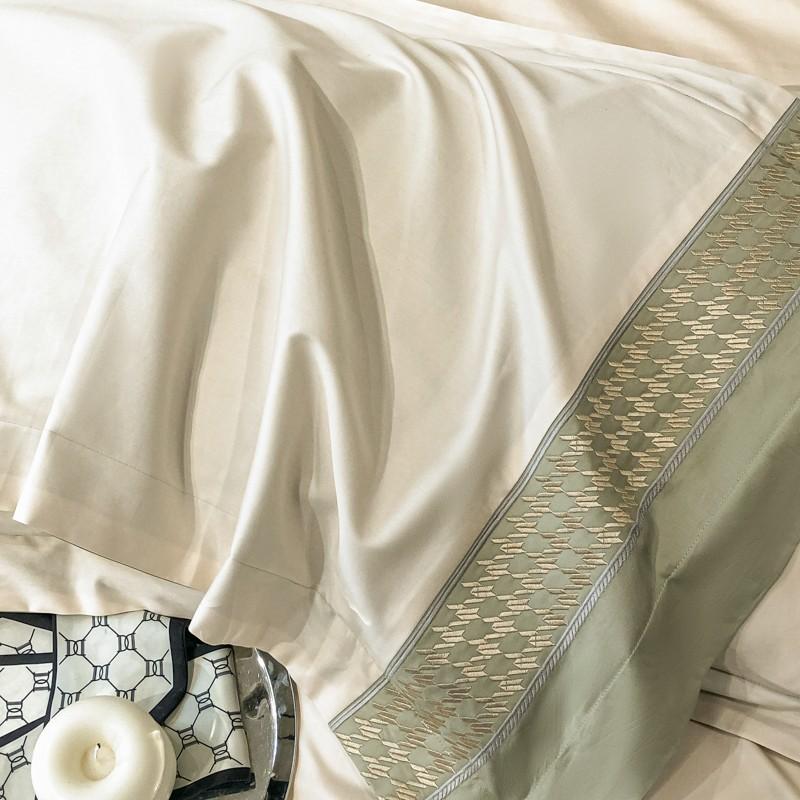Set da quattro pezzi per letto in cotone a fibra lunga di classe A, lenzuolo con angoli ricamato, lenzuolo con angoli, copripiumino, puro cotone, ad alta densità, ad alto numero di titoli