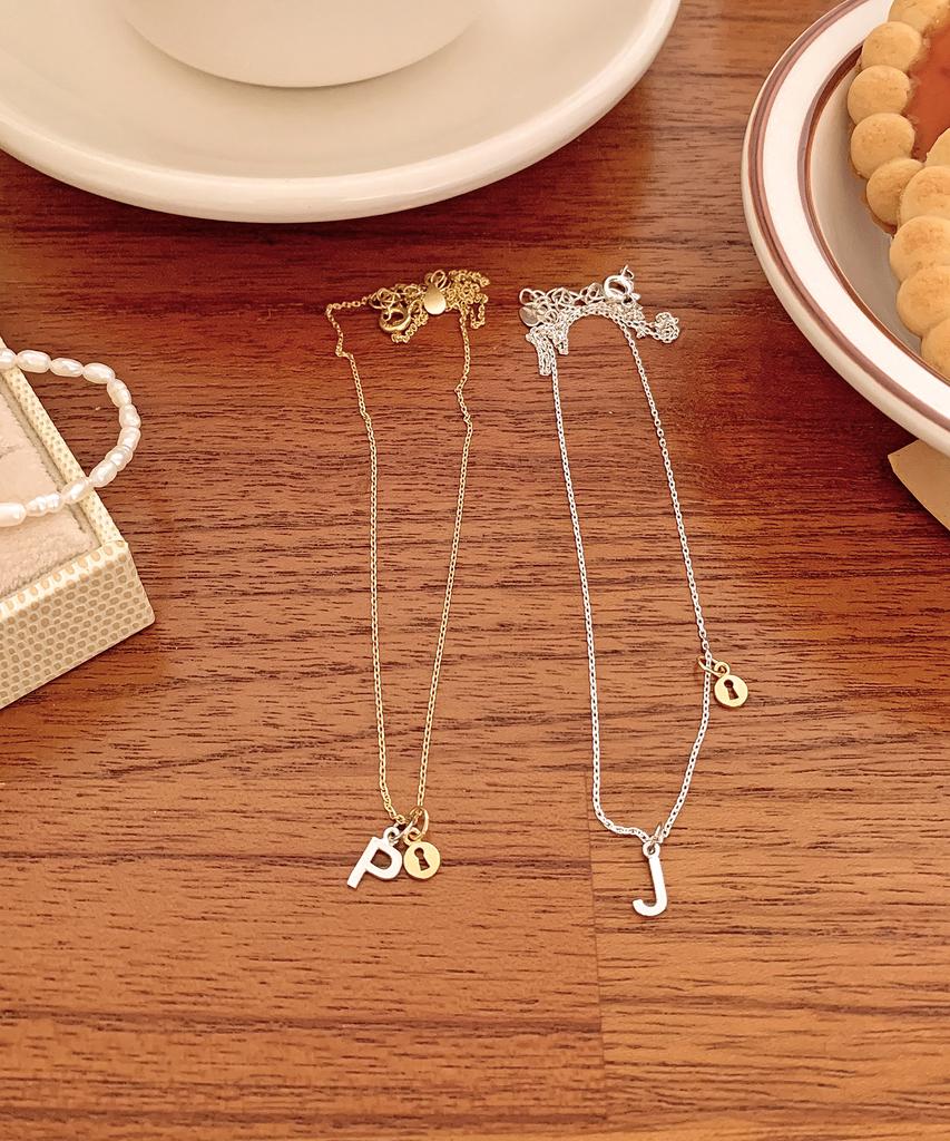 Code.H (Silver 925) Keyhole Initial Necklace