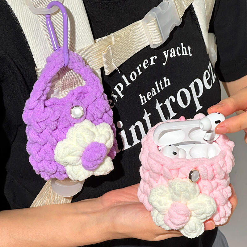 

1 box of petal knit earphone pouch keychains 1 box (12 pieces)