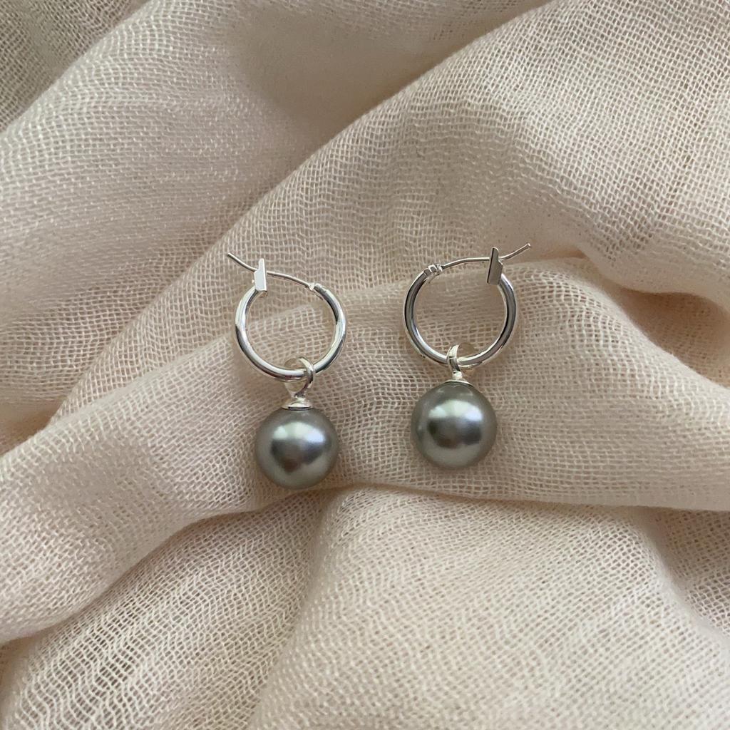 French pearl earrings women's new popular fashionable and unique earrings, high-end light luxury niche earrings