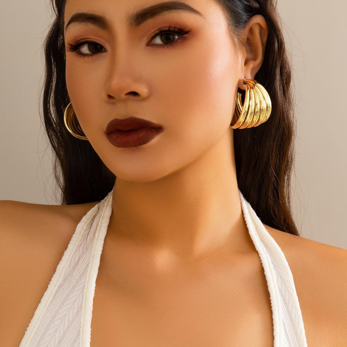 

Нишевые серьги Shell в океанском стиле, ретро и универсальные, крутые и крутые полосатые серьги для женщин