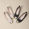 Sanfte kleine Duft elegante Schleife Stoff Ballerinas Metall eckige Spitze niedriger Absatz leichte Öffnung Pendlerschuhe