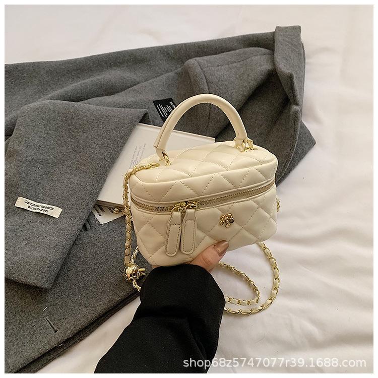 Lingge Chain Bag Women's 2025 New Niche Square Box Bag Crossbody Bag High-end Solid Color Portable Bucket Bag