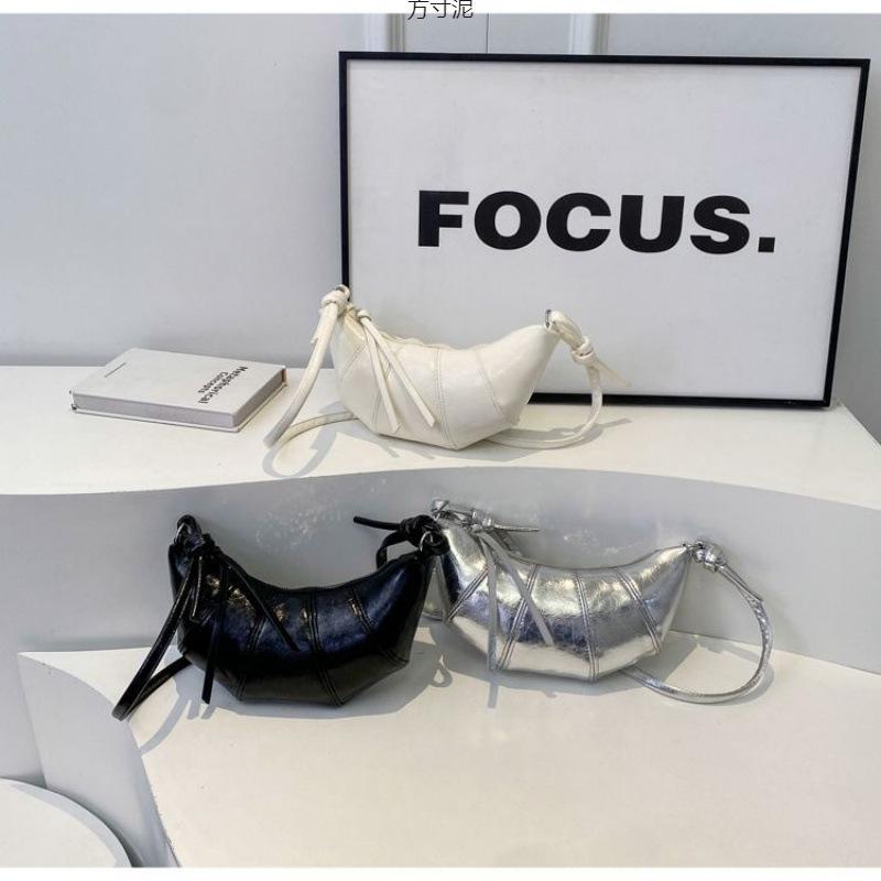 Niche Croissant Summer Women's Casual Simple Crossbody Bag for Daily Commute