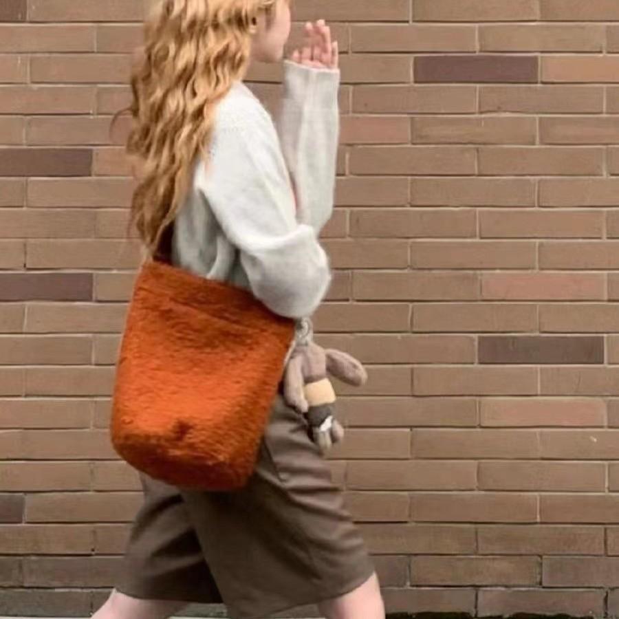 Vintage Japanese And Korean Autumn And Winter Woolen Bucket Bag Christmas Atmosphere Portable Shoulder Commuting Class Crossbody Bag Women'S Bag
