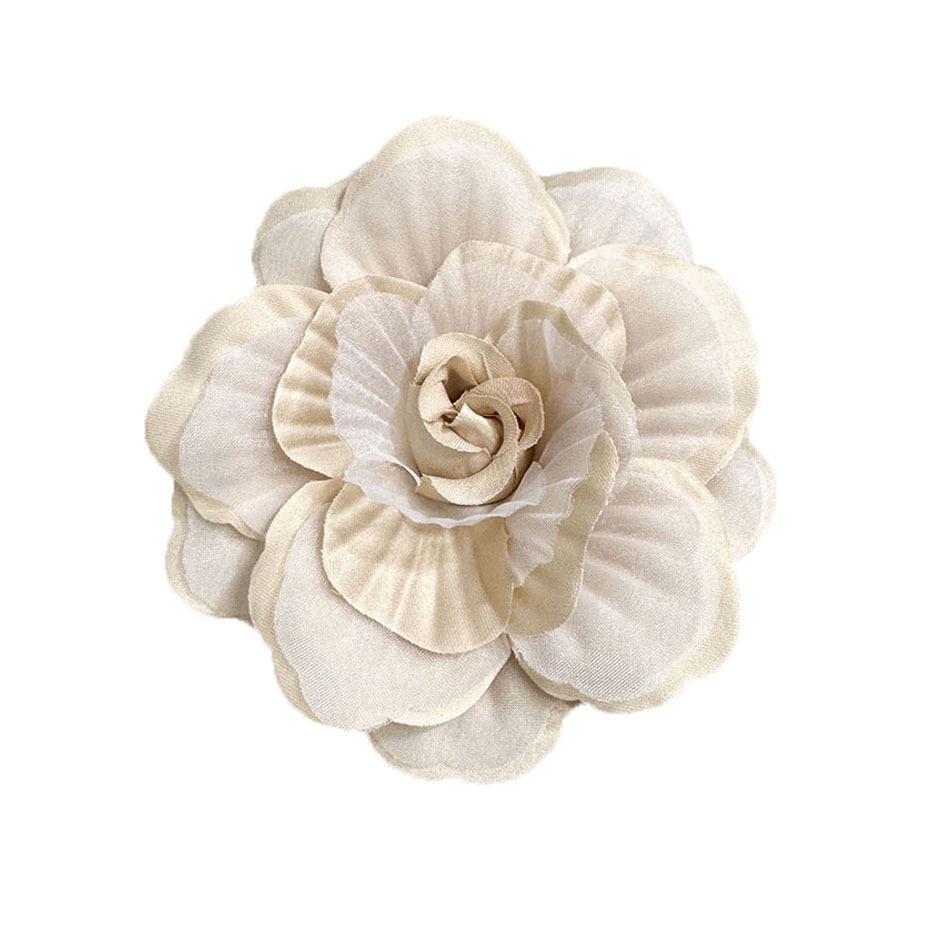 Spilla da donna in tessuto Suqi Kegensilk con ornamento a forma di camelia