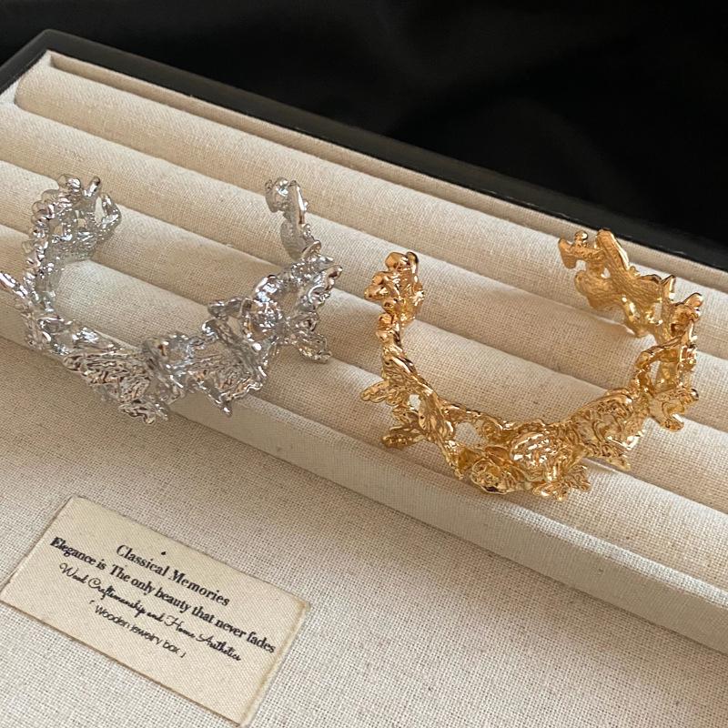 Elegant Pleated Metal Butterfly Flower Bangle: High-End Luxury Statement Bracelet for Women