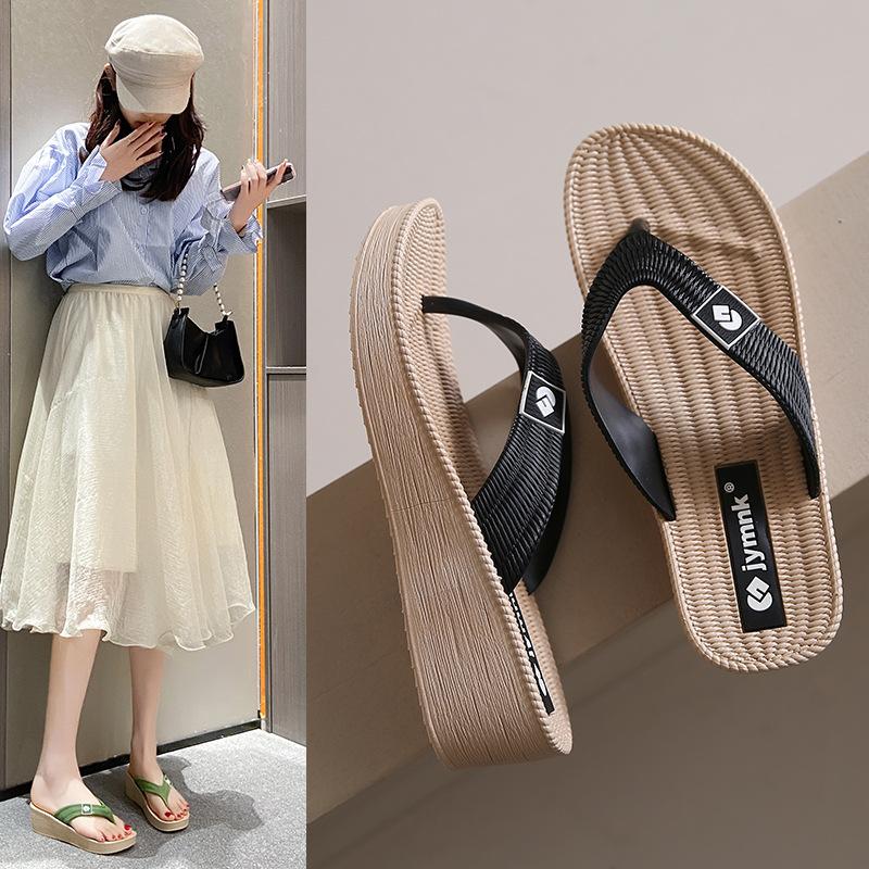 

Summer flip-flops women s wear wear wear-resistant thick bottom mid-heel wedge outdoor foot splint beach sandals 36 [one size smaller] чорний