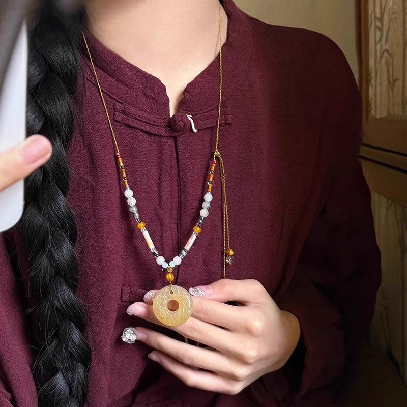 Bohemian Geometric Pendant Necklace Niche Retro Temperament Collarbone Chain Light Luxury Versatile High-end Jewelry