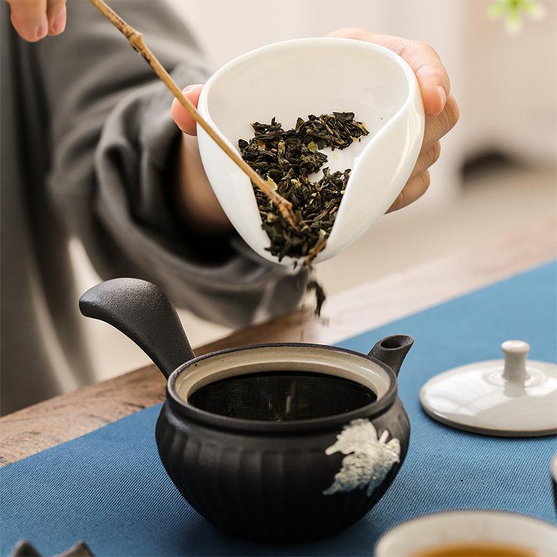 Ling Yi White Porcelain Gongfu Tea Set: Tea Spoon, Tea Measure, Portioning Tray, and Accessories.