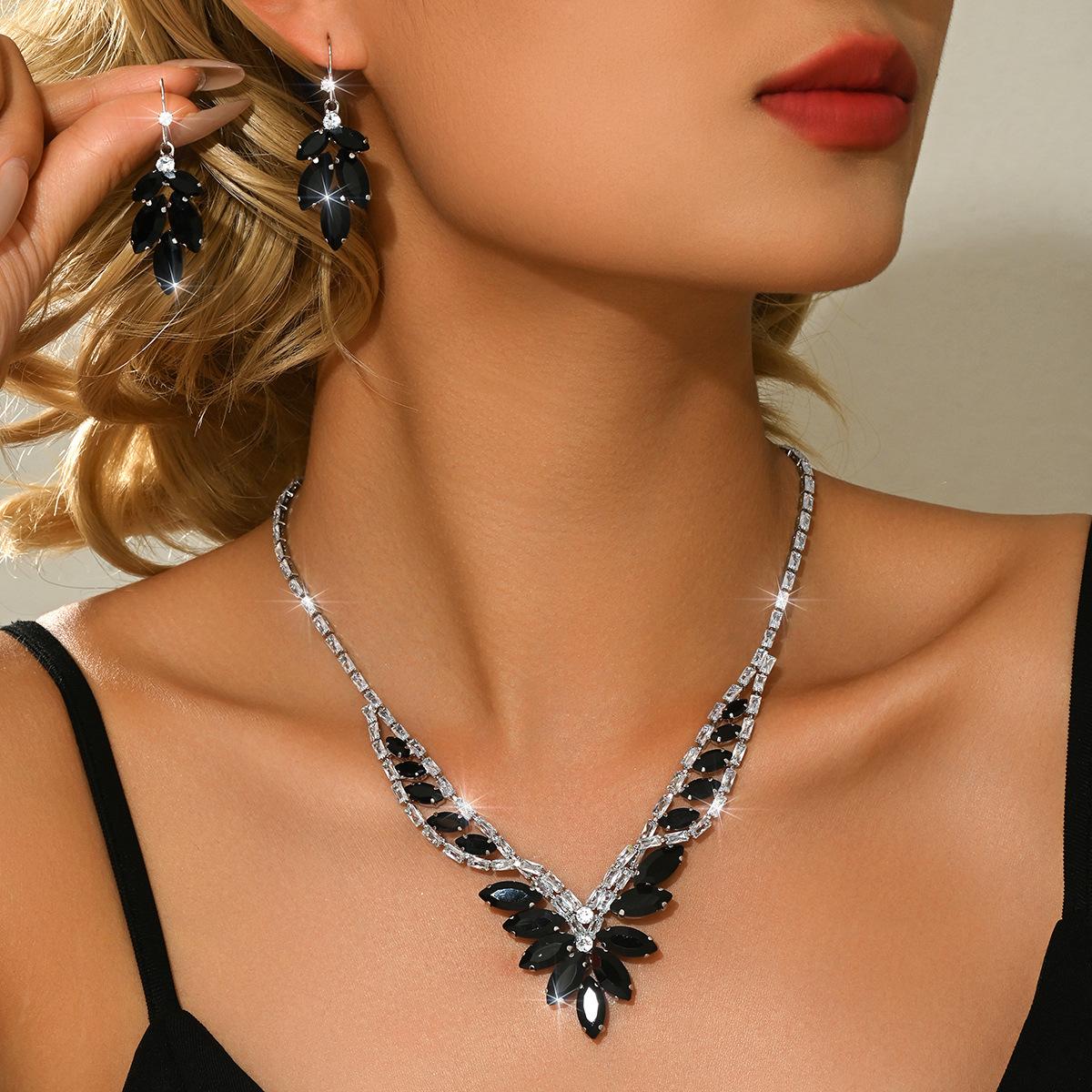 

Elegant Summer Exaggerated Versatile Women S Jewelry Necklace And Earring Set чорний