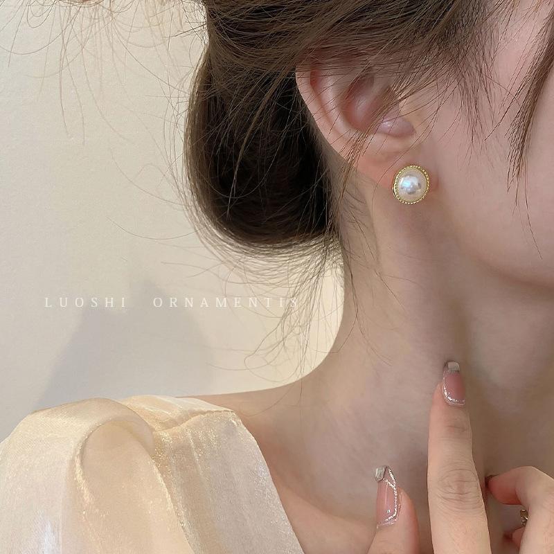 Gold Pearl Set Earrings New Stud Earrings Women's Niche Design Light Luxury Retro Temperament Earrings Earrings