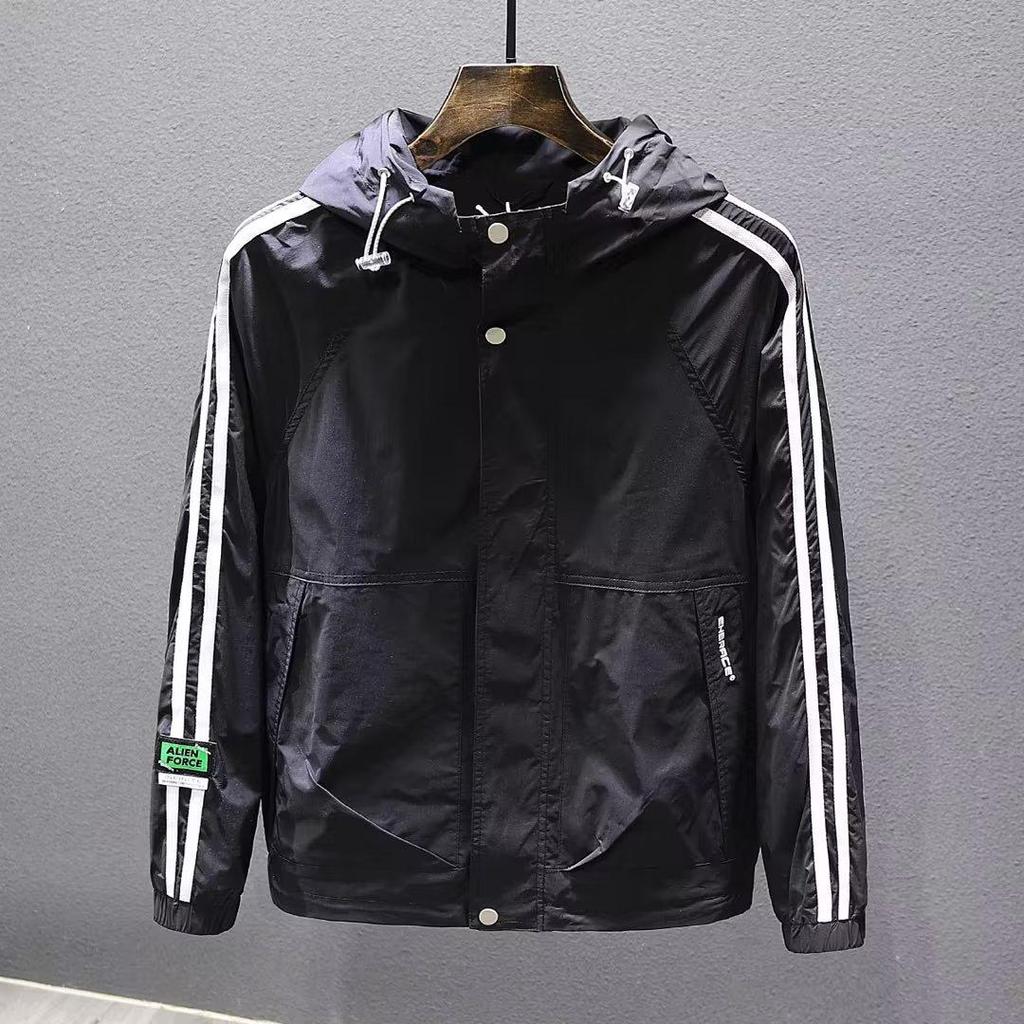 Men's Japanese Style Hooded Jacket: Trendy, Simple Long Sleeve Outerwear for Spring & Autumn.