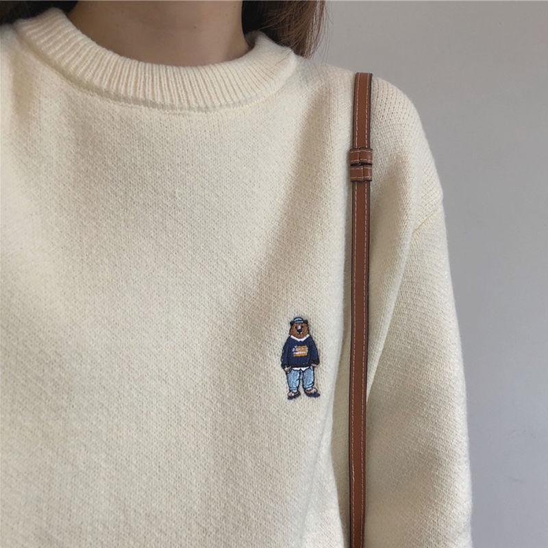 Women's Sweet Bear Embroidery Sweater, Age-Reducing, Round Neck, Soft & Loose Knit, Autumn/Winter Korean Style Top