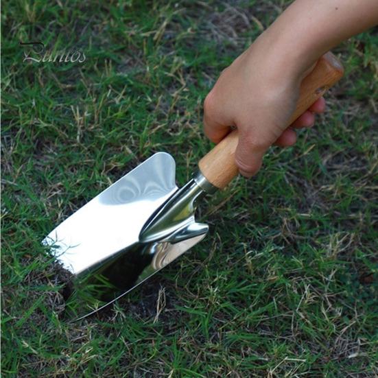 Garten-Handschaufel mit Holzgriff, rostfreier Handkelle aus poliertem Edelstahl, einfach zu verwendendes, praktisches Gartengerät zum Graben und Jäten